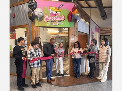 Franklin's Smoochies Smoothie Bar Holds Official Ribbon Cutting